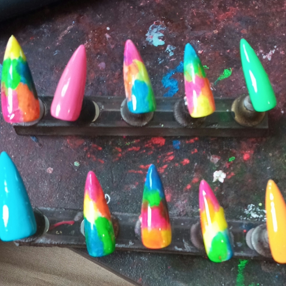 Press on nails